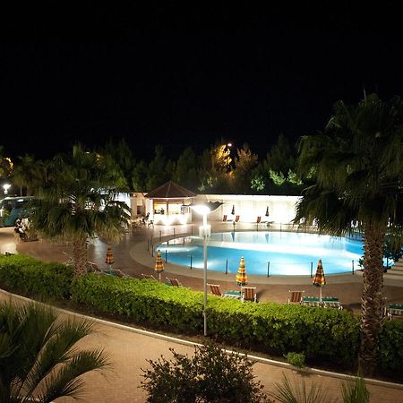 فيستَ Oasiclub Hotel - Appartamenti المظهر الخارجي الصورة