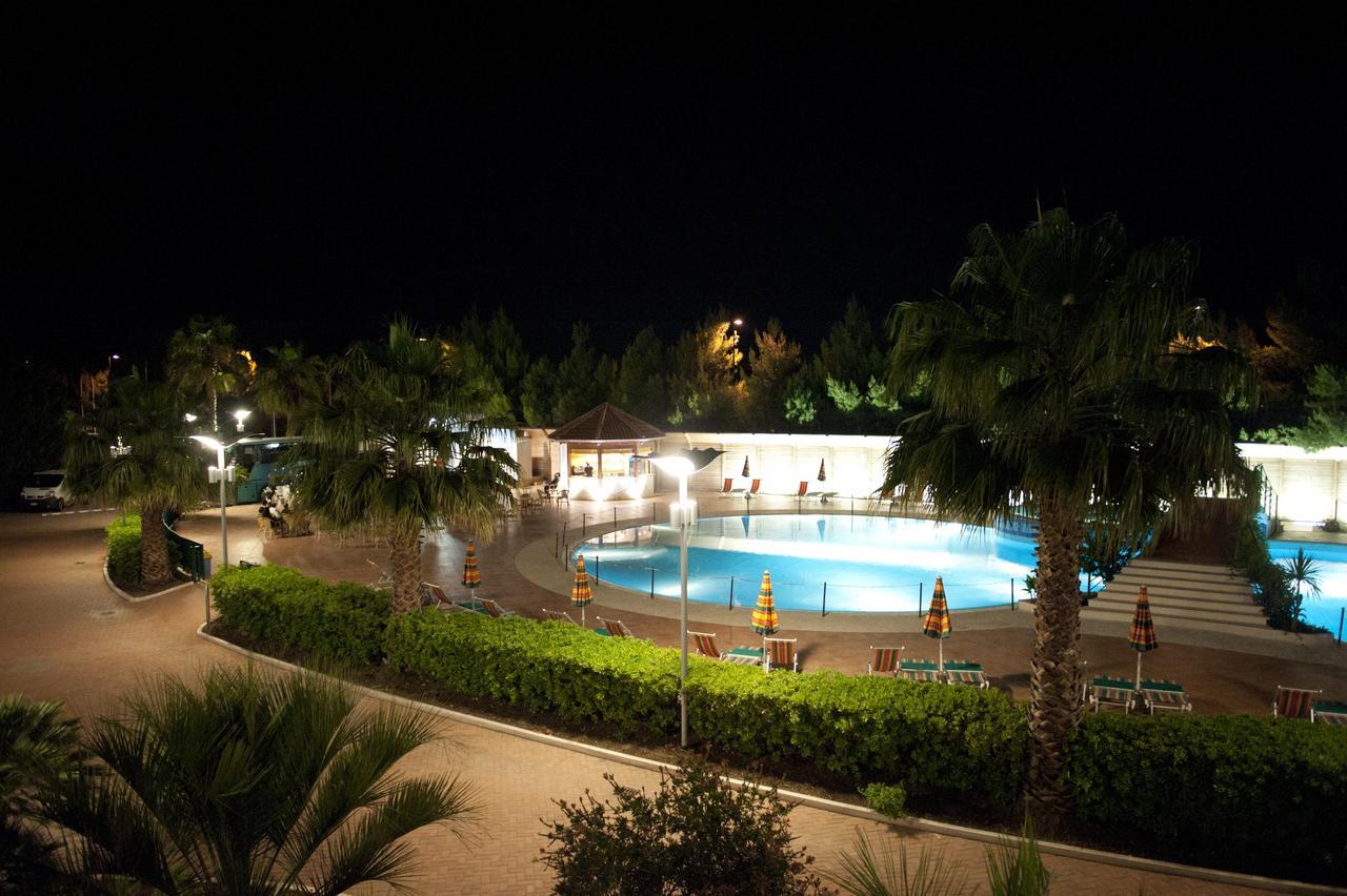 فيستَ Oasiclub Hotel - Appartamenti المظهر الخارجي الصورة